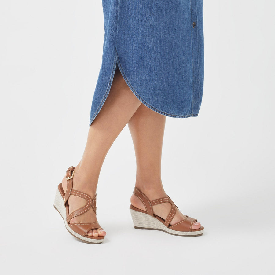 FLORENCE CLOSE WISHBONE MIDI WEDGE TAN
