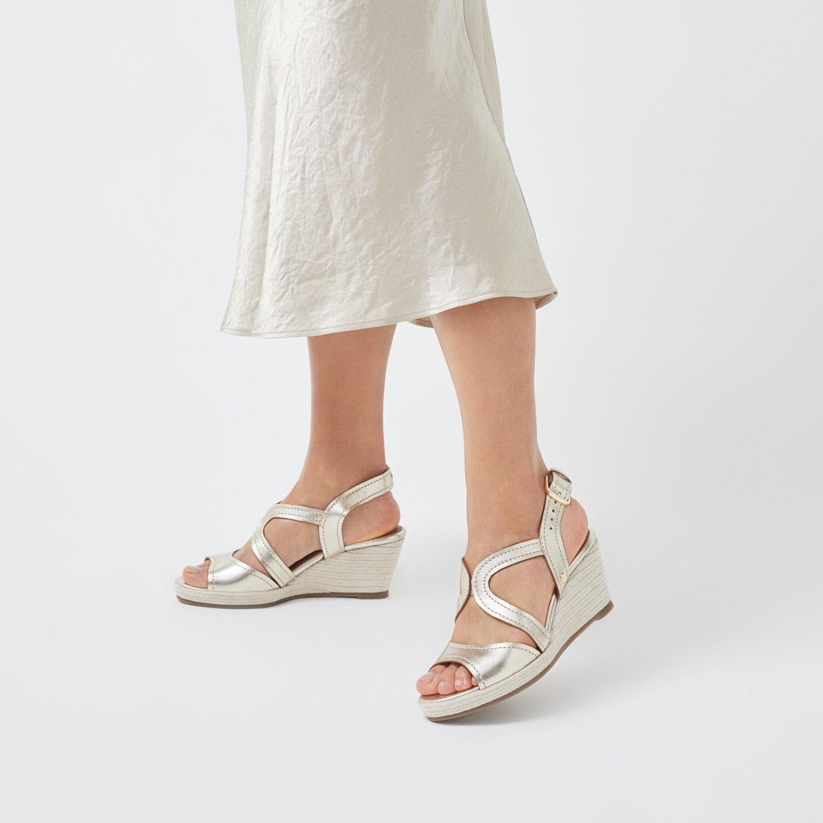 FLORENCE CLOSE - MET WISHBONE MIDI WEDGE SOFT GOLD