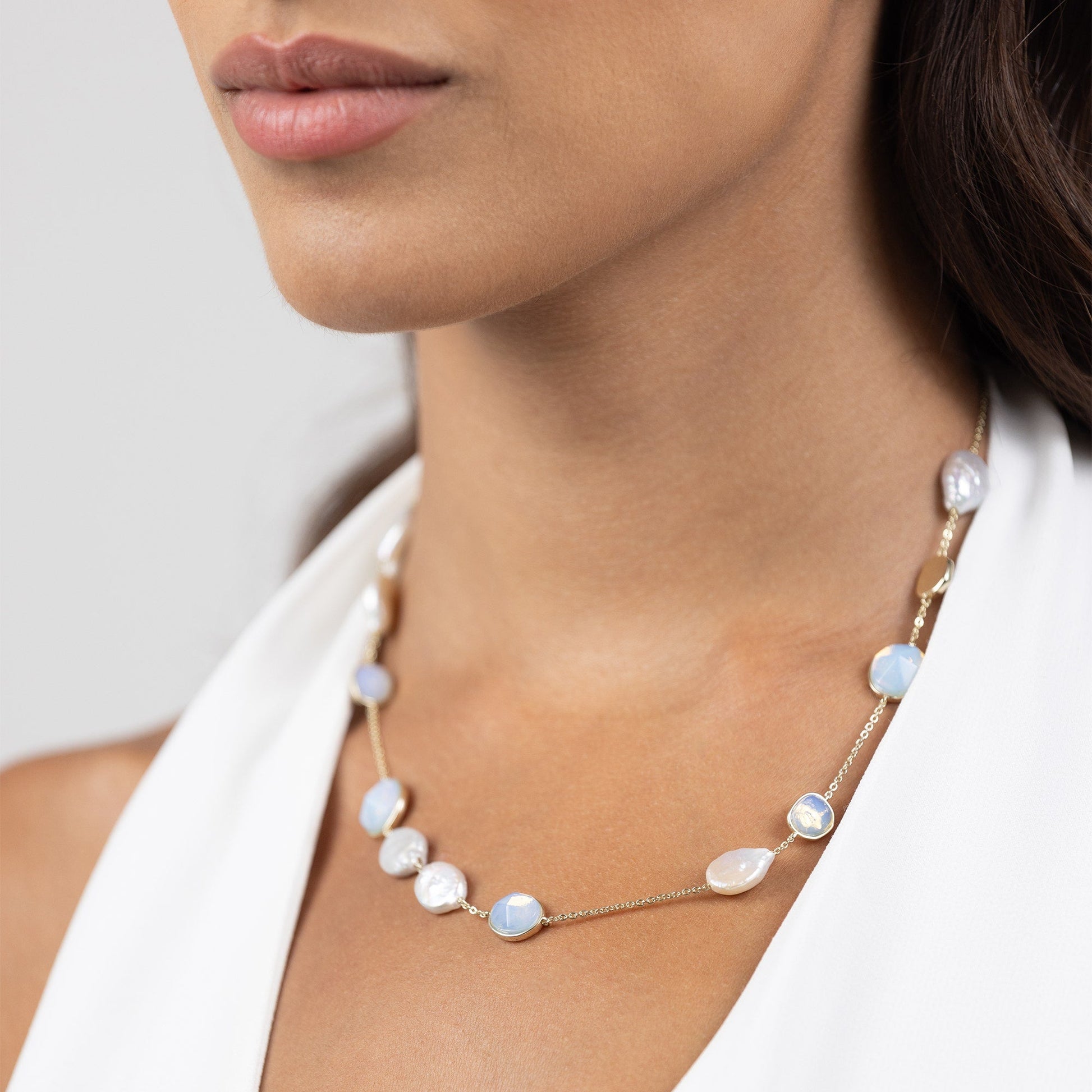 Princess Street Mixed Pearl And Stone Necklace in Gold - RYJ2420S