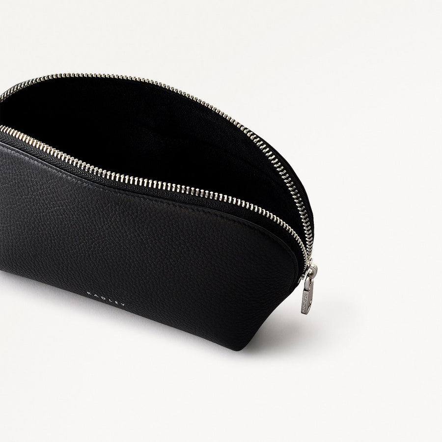 Commute Street Leather Medium Makeup Bag in Black - S1988001