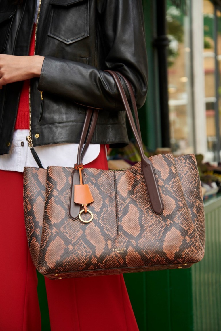 Trendy Tote Bags in Fashion What Does Tote Mean Radley London